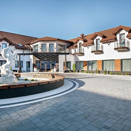 Hotel Sebory Пшасныш Экстерьер фото