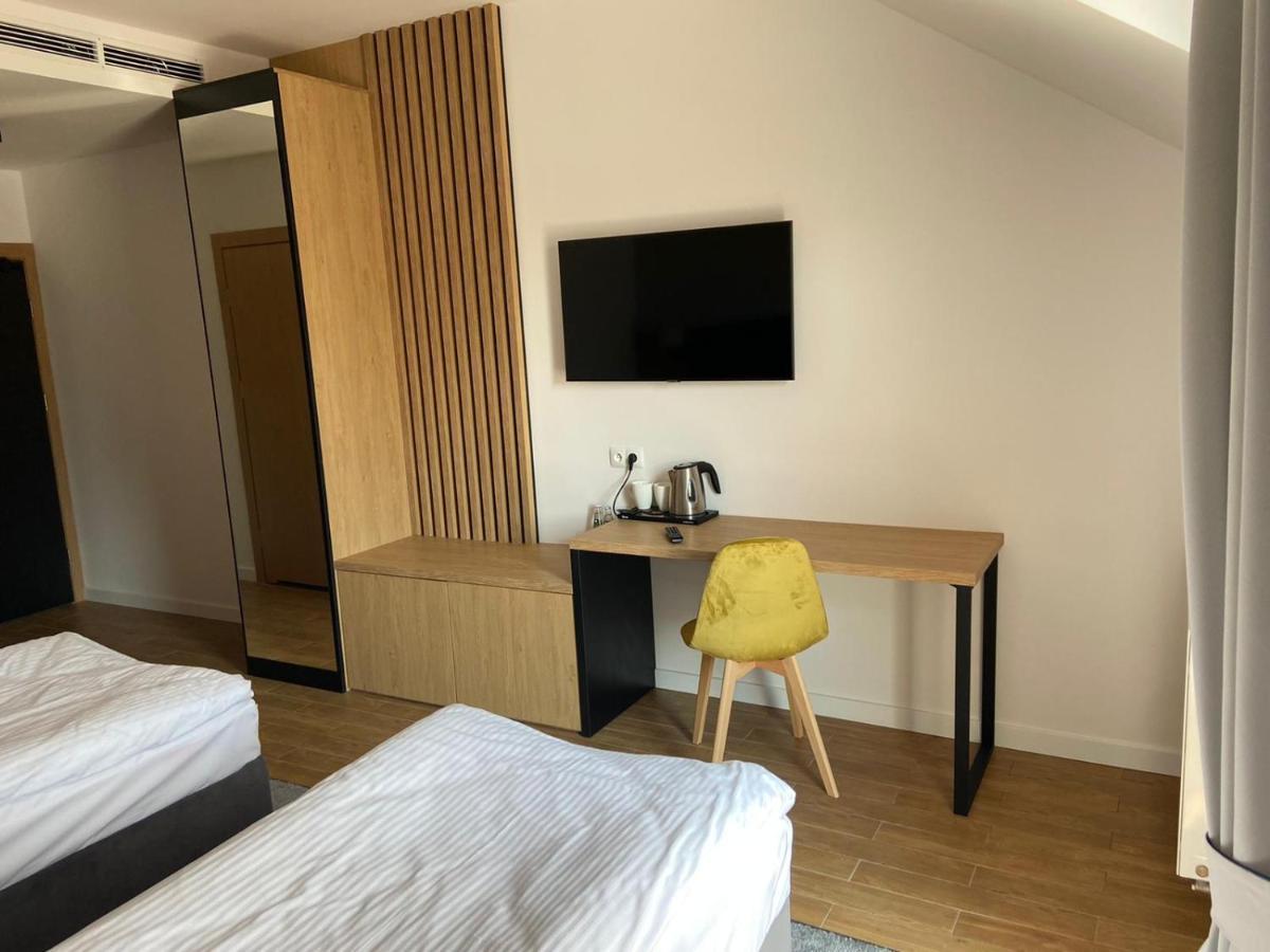 Hotel Sebory Пшасныш Экстерьер фото