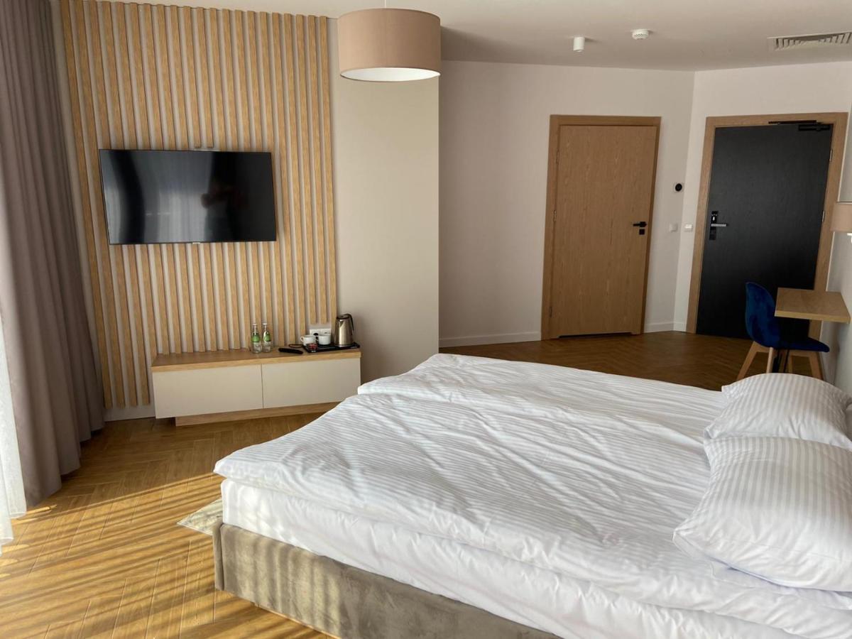 Hotel Sebory Пшасныш Экстерьер фото