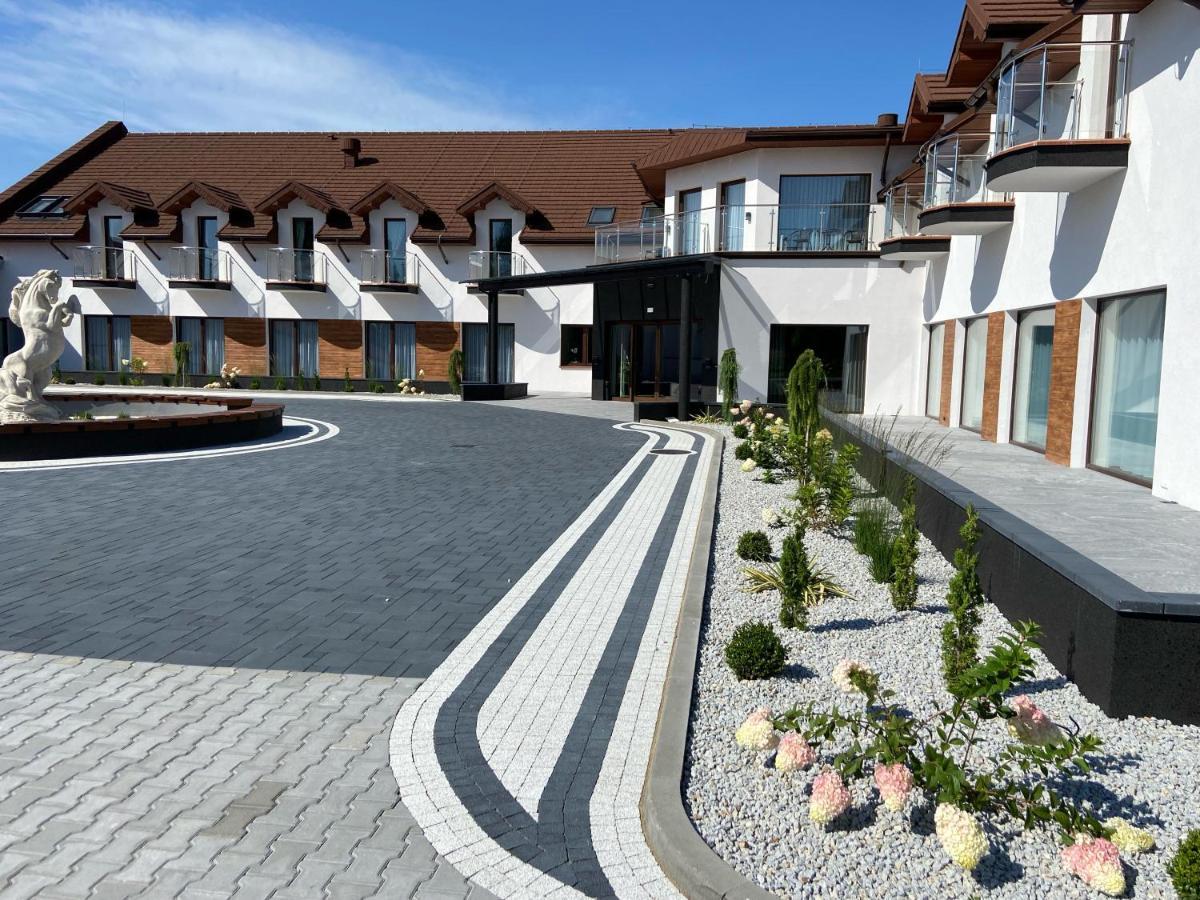 Hotel Sebory Пшасныш Экстерьер фото