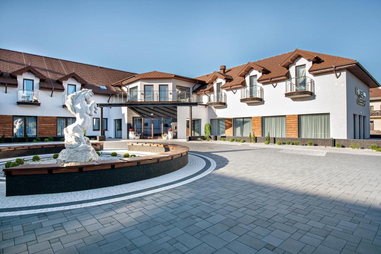 Hotel Sebory Пшасныш Экстерьер фото